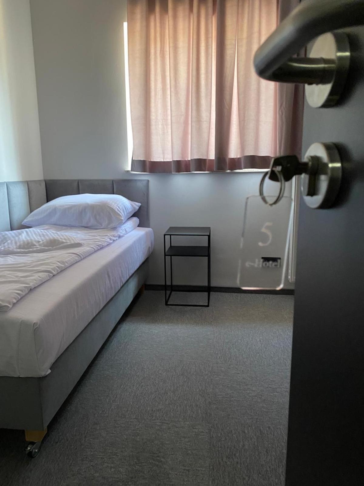 E-hotel *