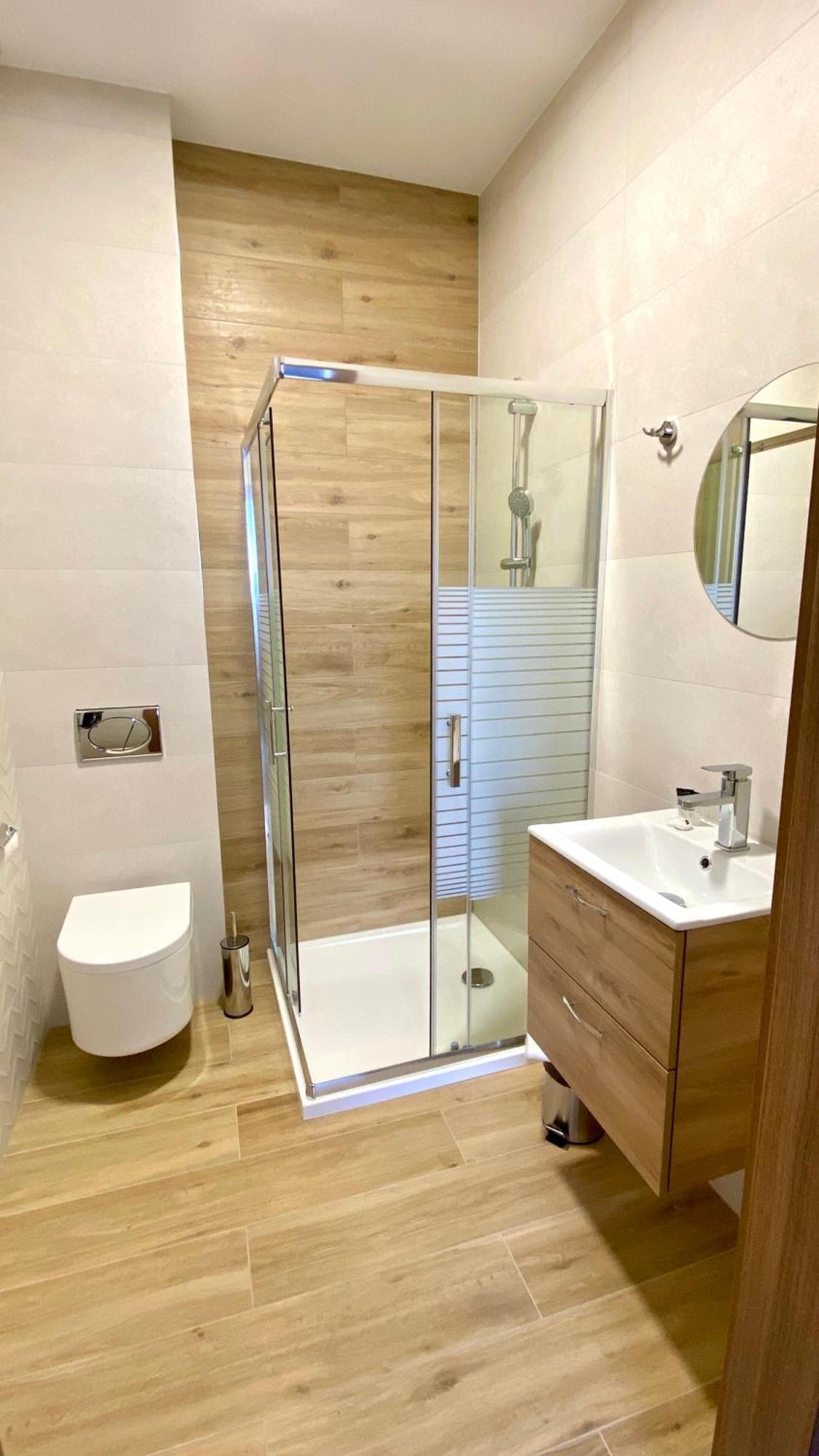E-hotel Hotel *
