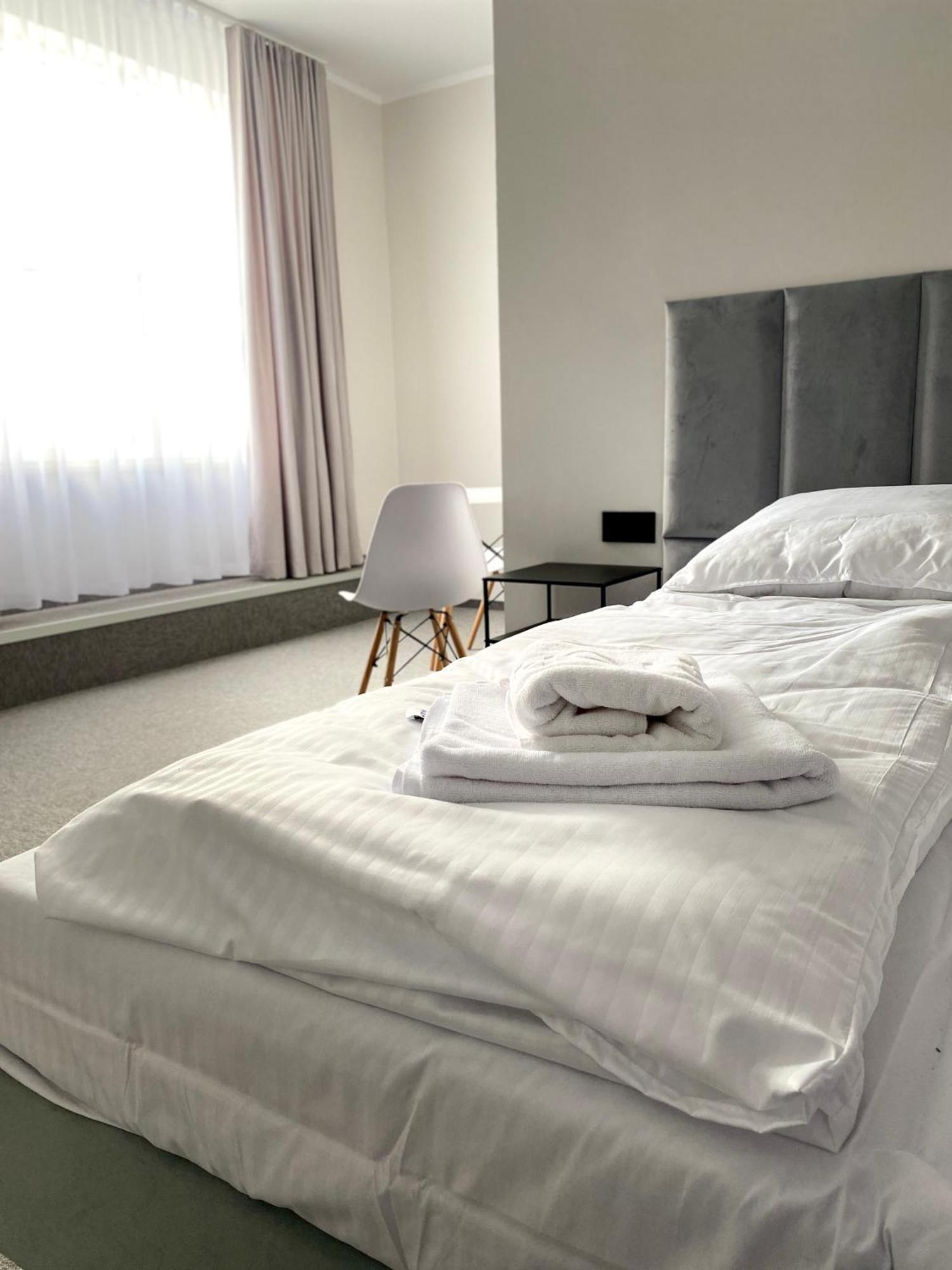 E-hotel Hotel *